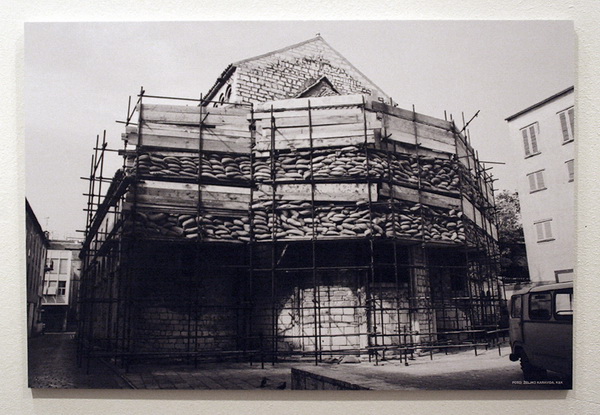 HKK: Otvorenje izlozbe “Razaranje Zadra” Zvonka Kucelina i Zeljka Karavide