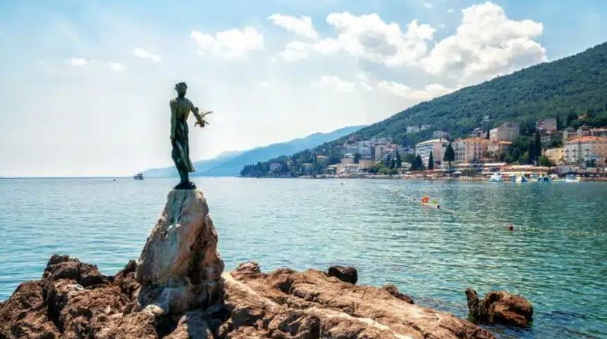 Kako je nastala Djevojka s galebom? Jedna je od najfotografiranijih skulptura u Hrvatskoj, a zna se i koja je dama poslužila kao model Kako je nastala Djevojka s galebom? Jedna je od najfotografiranijih skulptura u Hrvatskoj, a zna se i koja je dama poslužila kao model