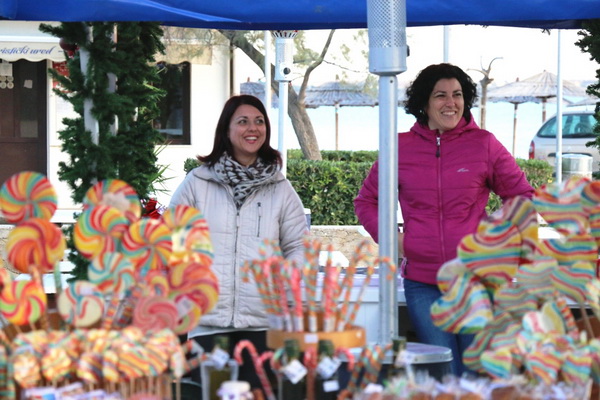 Paljenjem prve adventske svijeće i prigodnim zabavnim programom započela manifestacija Advent na otoku Viru