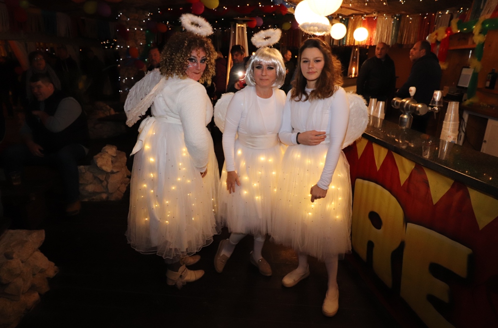 Cirkultura i Jasmin Stavros otvorili Maškare na Viru Cirkultura i Jasmin Stavros otvorili Maškare na Viru