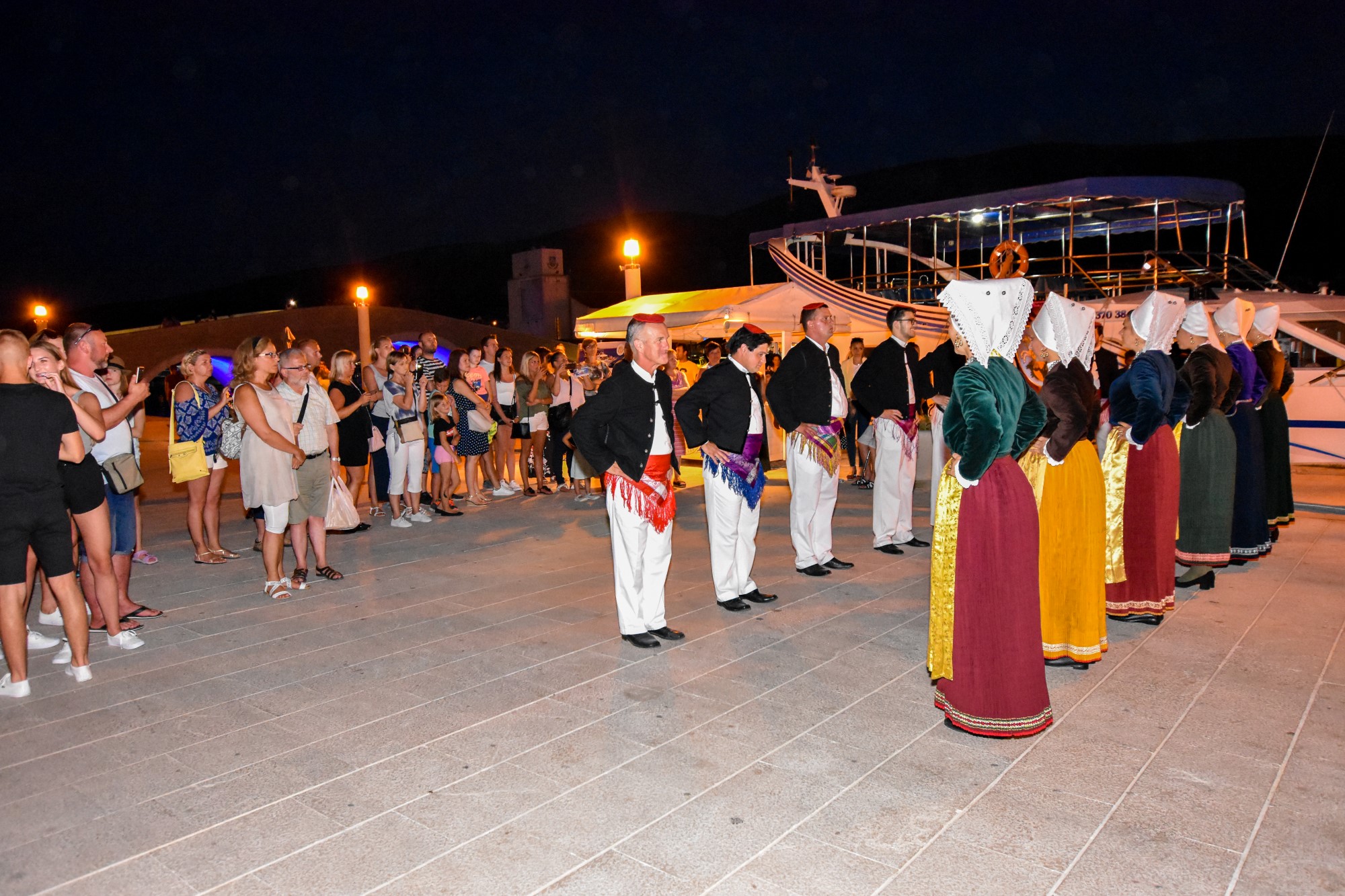 Etno večer s KUD Družina u Pagu Etno večer s KUD Družina u Pagu