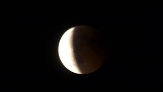 Potpuna pomrcina mjeseca Potpuna pomrcina mjeseca