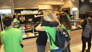 Prvi dan akcije “72 sata bez kompromisa”. Zagrlitelji na djelu. Foto: Ines Grbić Prvi dan akcije “72 sata bez kompromisa”. Zagrlitelji na djelu. Foto: Ines Grbić