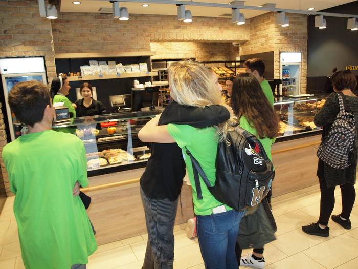 Prvi dan akcije “72 sata bez kompromisa”. Zagrlitelji na djelu. Foto: Ines Grbić Prvi dan akcije “72 sata bez kompromisa”. Zagrlitelji na djelu. Foto: Ines Grbić