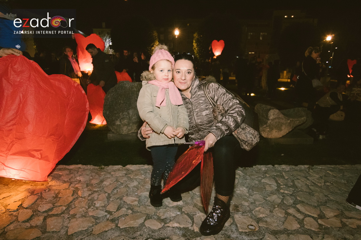 Humanitarni svjetlosni spektakl “Zaželi ljubav 2018.” @ Forum