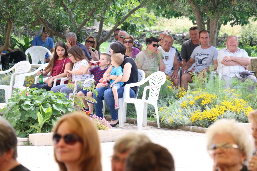 Tradicionalna procesija Tijelova ulicama Vira Tradicionalna procesija Tijelova ulicama Vira
