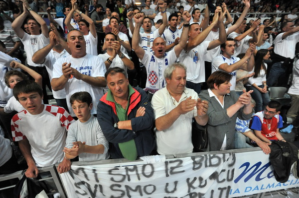 Zadar, 260513.
Dvorana Kresimira Cosica. 
3. polufinalna utakmica prvenstva Hrvatske izmedju KK Zadar i KK Cedevita.
Na fotografiji: navijaci.
Foto: Luka Gerlanc / CROPIX