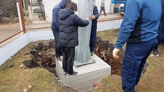 Postavljaju se reflektori na stadion biogradskog HNK Primorac Postavljaju se reflektori na stadion biogradskog HNK Primorac