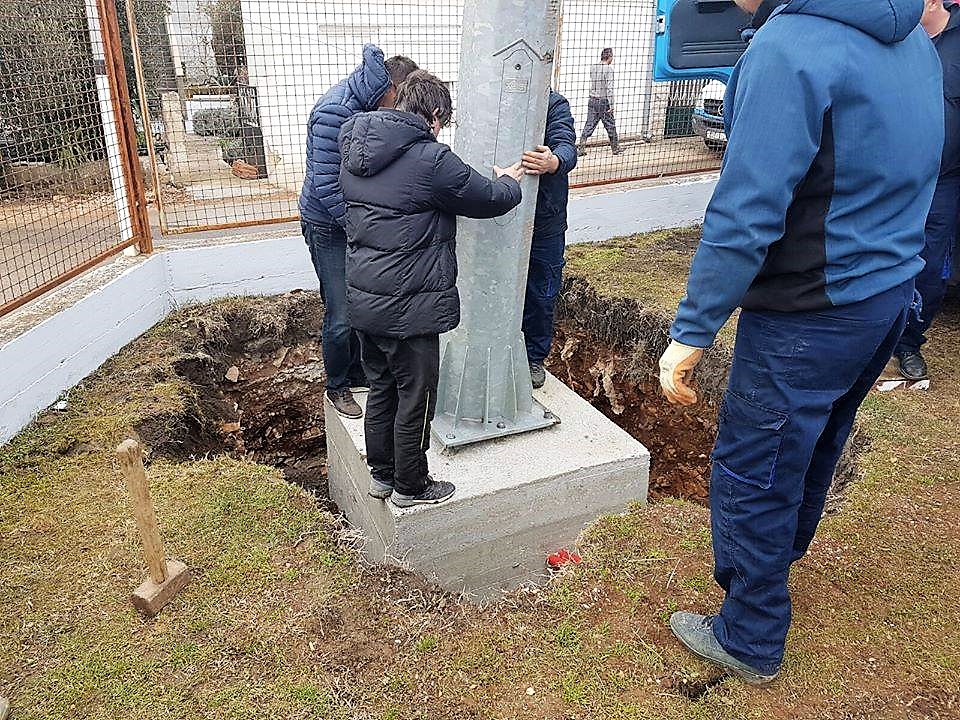 Postavljaju se reflektori na stadion biogradskog HNK Primorac Postavljaju se reflektori na stadion biogradskog HNK Primorac