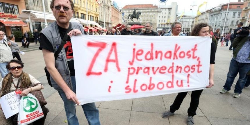Zagreb – Prosvjedni mars pokreta Occupy Croatia pod nazivom ZA jednakost, pravednost i slobodu. Prosvjednici protiv satorasa okupili su se na Trgu bana Josipa Jelacica. Drazen Heroic. Photo: Petar Glebov/PIXSELL