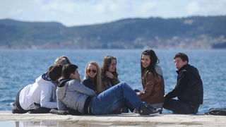 Zadar, 130313.
Zadrani su nakon gotovo tjedan dana kise i ruznog vremena docekali prekrasan suncani dan. Temperatura zraka u 11h iznosila je 13 stupnjeva celzijusa.
Foto: Luka Gerlanc / CROPIX Zadar, 130313.
Zadrani su nakon gotovo tjedan dana kise i ruznog vremena docekali prekrasan suncani dan. Temperatura zraka u 11h iznosila je 13 stupnjeva celzijusa.
Foto: Luka Gerlanc / CROPIX