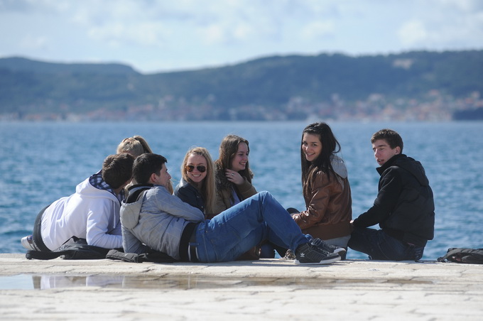 Zadar, 130313.
Zadrani su nakon gotovo tjedan dana kise i ruznog vremena docekali prekrasan suncani dan. Temperatura zraka u 11h iznosila je 13 stupnjeva celzijusa.
Foto: Luka Gerlanc / CROPIX Zadar, 130313.
Zadrani su nakon gotovo tjedan dana kise i ruznog vremena docekali prekrasan suncani dan. Temperatura zraka u 11h iznosila je 13 stupnjeva celzijusa.
Foto: Luka Gerlanc / CROPIX