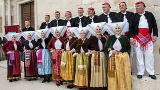 Paški zimski karneval 2017.- Maškarane skupine u karnevalskoj povorci Paški zimski karneval 2017.- Maškarane skupine u karnevalskoj povorci