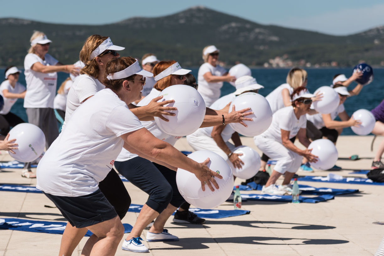 Stotinu vježbača na jutarnjem treningu Aktivne Hrvatske pozdravilo sunce Stotinu vježbača na jutarnjem treningu Aktivne Hrvatske pozdravilo sunce