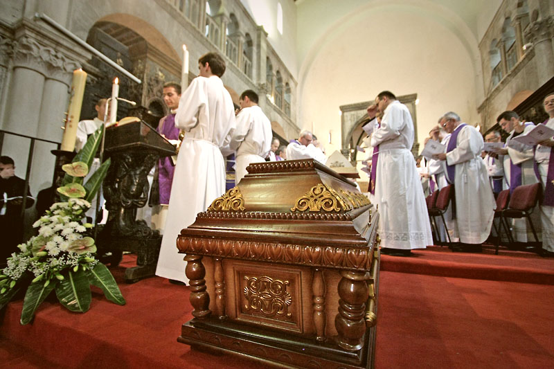 Posljednji ispraćaj nadbiskupa Ivana Prenđe (foto: Marin Gospić)