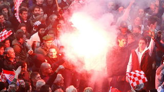 Zagreb, 161112.
Trg bana Jelacica.
Nakon oslobadjajuce presude i provedenih 7 i 5 godina u Haaskom pritvoru za hrvatske generale Antu Gotovinu i Mladena Markaca na zagrebackom glavnom trgu organiziran je velicanstven docek . Oko 16 sati skupilo se desetak