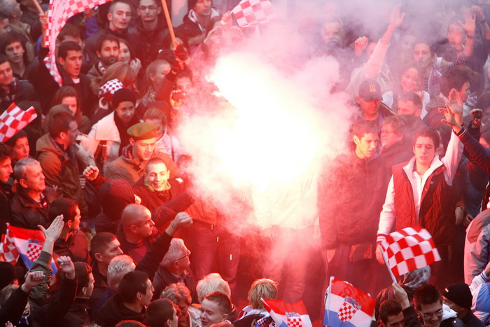 Zagreb, 161112.
Trg bana Jelacica.
Nakon oslobadjajuce presude i provedenih 7 i 5 godina u Haaskom pritvoru za hrvatske generale Antu Gotovinu i Mladena Markaca na zagrebackom glavnom trgu organiziran je velicanstven docek . Oko 16 sati skupilo se desetak