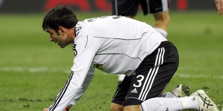 Cesena’s Maximiliano Pellegrino reacts after scoring an own // Reuters Cesena’s Maximiliano Pellegrino reacts after scoring an own // Reuters