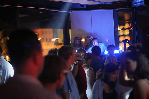 Brandon Morales u Maraschino baru (foto:Saša Čuka) Brandon Morales u Maraschino baru (foto:Saša Čuka)