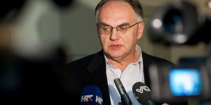 Biograd, 200512
Ministar zdravlja Rajko Ostojic je veceras posjetio ortopedsku bolnicu u Biogradu.
Na fotografiji: Branko Uhoda – ravnatelj ortopedske bolnice u Biogradu.
Foto: Luka Gerlanc / CROPIX Biograd, 200512
Ministar zdravlja Rajko Ostojic je veceras posjetio ortopedsku bolnicu u Biogradu.
Na fotografiji: Branko Uhoda – ravnatelj ortopedske bolnice u Biogradu.
Foto: Luka Gerlanc / CROPIX