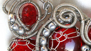 Izložba nakita u Muzeju antičkog stakla