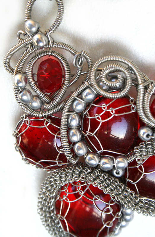 Izložba nakita u Muzeju antičkog stakla