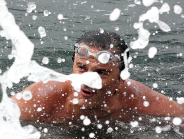 Dani Dikla 2009: Dr Velimir Susak Taci isplivao maraton Preko-Diklo Dani Dikla 2009: Dr Velimir Susak Taci isplivao maraton Preko-Diklo