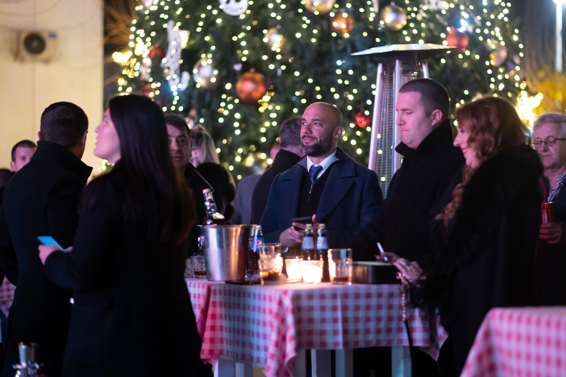 Vatromet, tisuće konfeta, šampanjac, prskalice i koncert Ivana Zaka i Tempo Banda