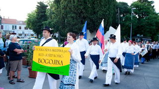 Biograd: 6. Dugi svehrvatski eno-eko-gastro-etno stol, Foto: Franjo Jurić Biograd: 6. Dugi svehrvatski eno-eko-gastro-etno stol, Foto: Franjo Jurić