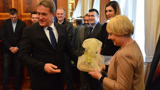 Gradonačelnik Kalmeta primio obitelj Ćosić i sudionike završnice Krešinog Kupa Gradonačelnik Kalmeta primio obitelj Ćosić i sudionike završnice Krešinog Kupa