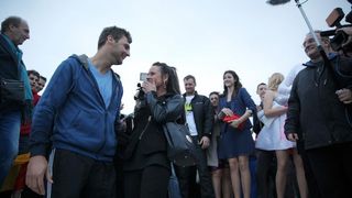 04.04.2014., Zadar – Australac Jason Grdovich zaprosio je svoju djevojku na Morskim Orguljama nakon devet godina veze, a cinu su svjedocili popularni pjevac Mladen Grdovic, gradonacelnik Bozidar Kalmeta, predsjednik zadarske TZ Zvonko Supe te mnogi medi