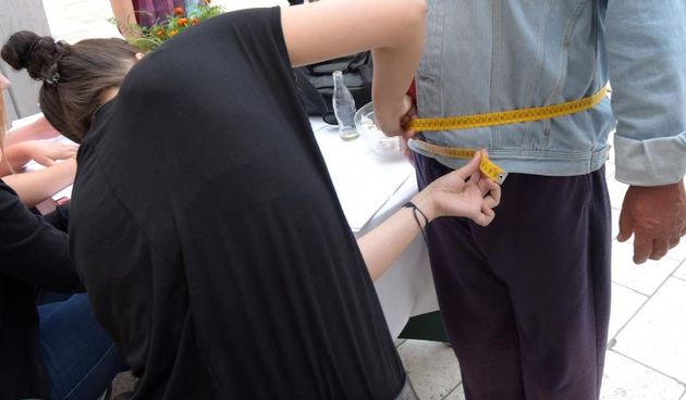 Povodom Svjetskog dana pretilosti učenici građanima mjerili Indeks tjelesne mase, Photo: Dino Stanin/PIXSELL