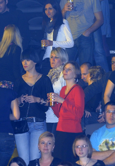 Split, 180311.
Spaladium Arena.
Koncert Bajaga u splitskoj Spaladium Areni ispunio je ocekivanja i dvorana je bila gotovo puna.
Foto: Paun Paunovic / CROPIX Split, 180311.
Spaladium Arena.
Koncert Bajaga u splitskoj Spaladium Areni ispunio je ocekivanja i dvorana je bila gotovo puna.
Foto: Paun Paunovic / CROPIX