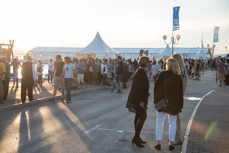 11. Gastol stol na biogradskoj rivi. Foto: Vinko Pešić 11. Gastol stol na biogradskoj rivi. Foto: Vinko Pešić