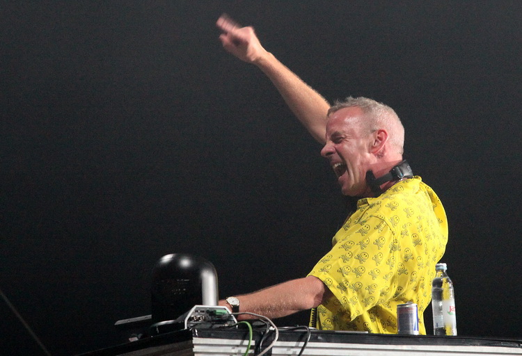 Zrce, 090711.
Na prvom hrvatskom Big Beach partyju na plazi Zrce nastupio je Fatboy Slim pred oko 10 tisuca posjetitelja. Fatboy Slim, DJ za siroke narodne mase. Svo vrijeme dvosatnog nastupa drzao je publiku u visokom ritmu tako da je ona svo vrijeme ple Zrce, 090711.
Na prvom hrvatskom Big Beach partyju na plazi Zrce nastupio je Fatboy Slim pred oko 10 tisuca posjetitelja. Fatboy Slim, DJ za siroke narodne mase. Svo vrijeme dvosatnog nastupa drzao je publiku u visokom ritmu tako da je ona svo vrijeme ple