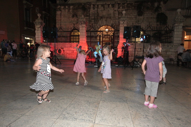 Narodni trg: koncert Aldemaromania trio & Ricardo Luque foto: Angelo Virag Narodni trg: koncert Aldemaromania trio & Ricardo Luque foto: Angelo Virag