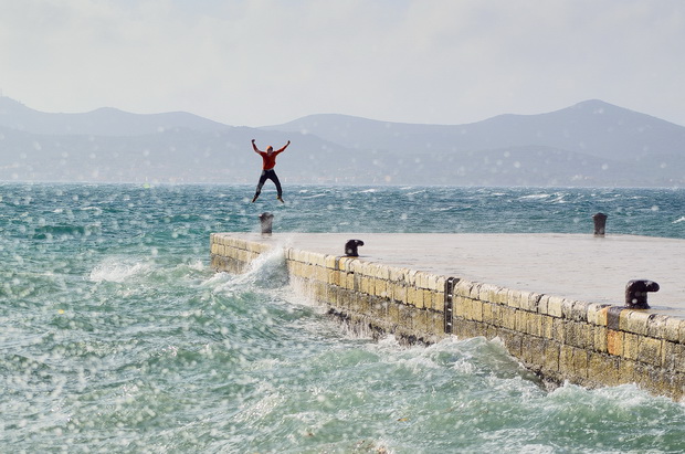 Spektakularna igra valova na zadarskoj rivi 5. studenog 2014.  Foto: Marin Pitton