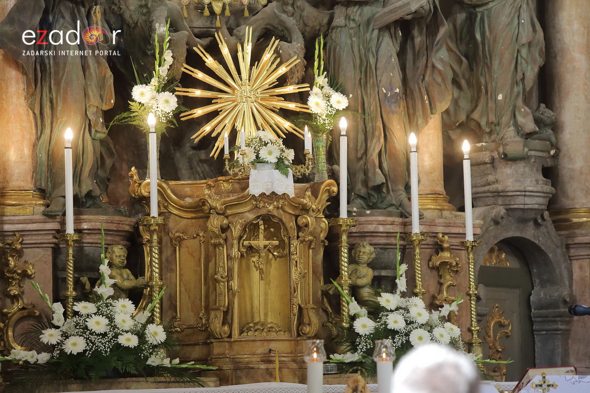 Bibinjci gradišćanskim Hrvatima darovali 1.82 metara visok kip sv. Roka Bibinjci gradišćanskim Hrvatima darovali 1.82 metara visok kip sv. Roka