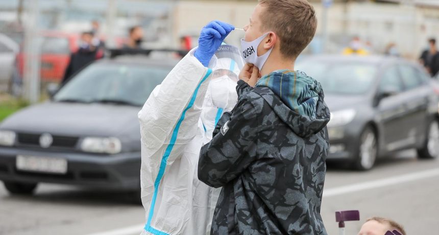 Velike gužve na testiranje na koronavirus na Zagrebačkom velesajmu Velike gužve na testiranje na koronavirus na Zagrebačkom velesajmu