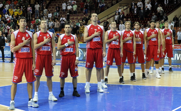 Katowice, 180909.
Dvorana Sport Arena Spodek.
Europsko prvenstvo u kosarci u Poljskoj, cetvrtfinale izmedju Slovenije i Hrvatske.
Na slici: hrvatski kosarkasi.
Foto: Drago Sopta  / CROPIX