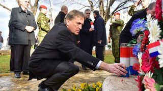 Svecanim postrojavanjem i mimohodom kroz grad postrojbi sudionica obiljezena je 22. obljetnica vojno-redarstvene akcije Maslenica. Photo: Dino Stanin/PIXSELL Svecanim postrojavanjem i mimohodom kroz grad postrojbi sudionica obiljezena je 22. obljetnica vojno-redarstvene akcije Maslenica. Photo: Dino Stanin/PIXSELL