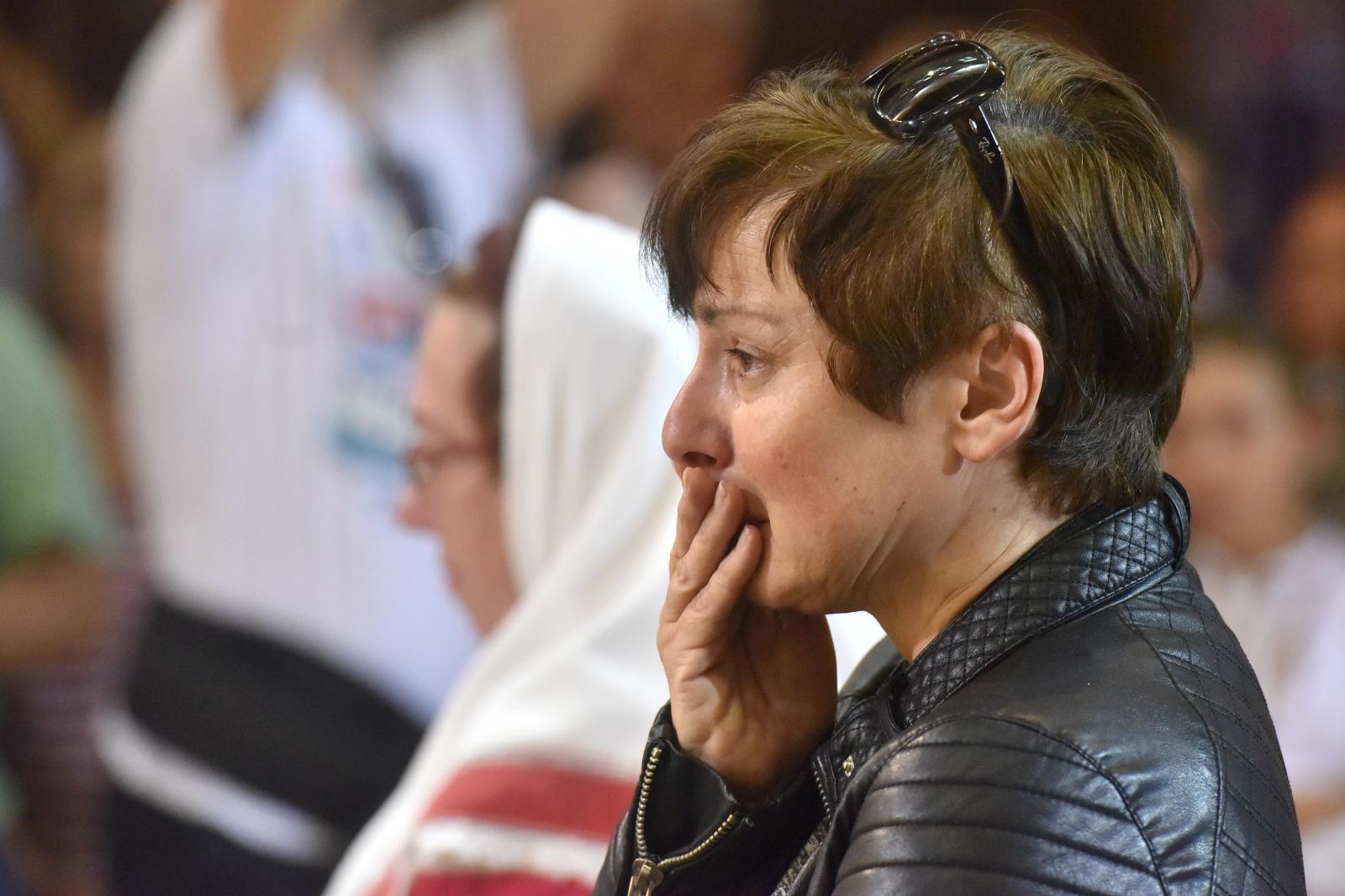 Velik broj vjernika sudjelovalo u procesiji u kojoj je nošeno tijelo Leopolda Bogdana Mandića od crkve Gospe od zdravlja do katedrale sv. Stošije Velik broj vjernika sudjelovalo u procesiji u kojoj je nošeno tijelo Leopolda Bogdana Mandića od crkve Gospe od zdravlja do katedrale sv. Stošije