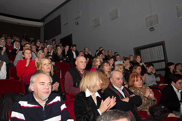 HNK Zadar: “Ljubi s ljubavlju”, foto: Leo Banić HNK Zadar: “Ljubi s ljubavlju”, foto: Leo Banić