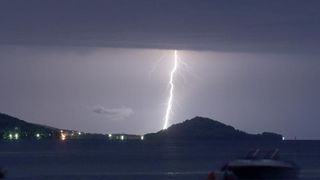 Zadarsko područje tijekom noći pogodilo je jako grmljavinsko nevrijeme, koje jse kasnije nastavilo obilno kišom u jutarnjim satima. Photo: Borna Filić/PIXSELL Zadarsko područje tijekom noći pogodilo je jako grmljavinsko nevrijeme, koje jse kasnije nastavilo obilno kišom u jutarnjim satima. Photo: Borna Filić/PIXSELL