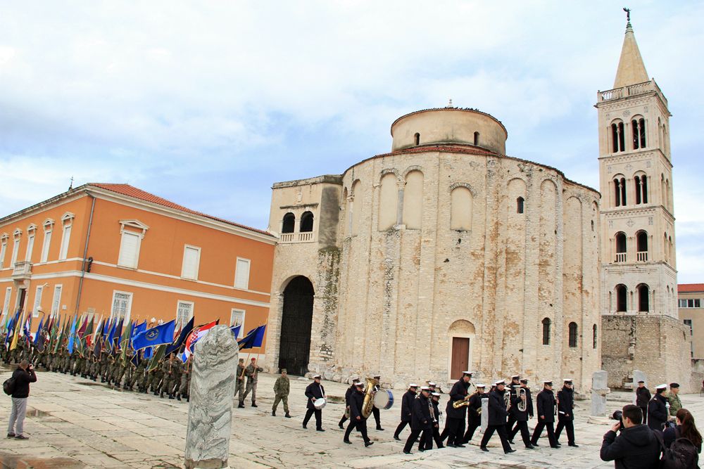 21. obljetnica VRA “Maslenica”: Mimohod branitelja 21. obljetnica VRA “Maslenica”: Mimohod branitelja