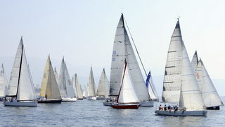 Split, 240911.
Na 80.Mrduja jubilarnoj regati izislo 242 plovila u borbu za veliki trofej. Na startu vjetar nije bio naklonjen jedrilicarima pa su mnogi satima plutali u bonaci.
Na slici:  na startu.
Foto: Jadran Babic / CROPIX