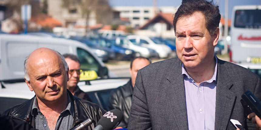 Prosvjed taksista na autobusnom kolodvoru (foto:Saša Čuka) Prosvjed taksista na autobusnom kolodvoru (foto:Saša Čuka)