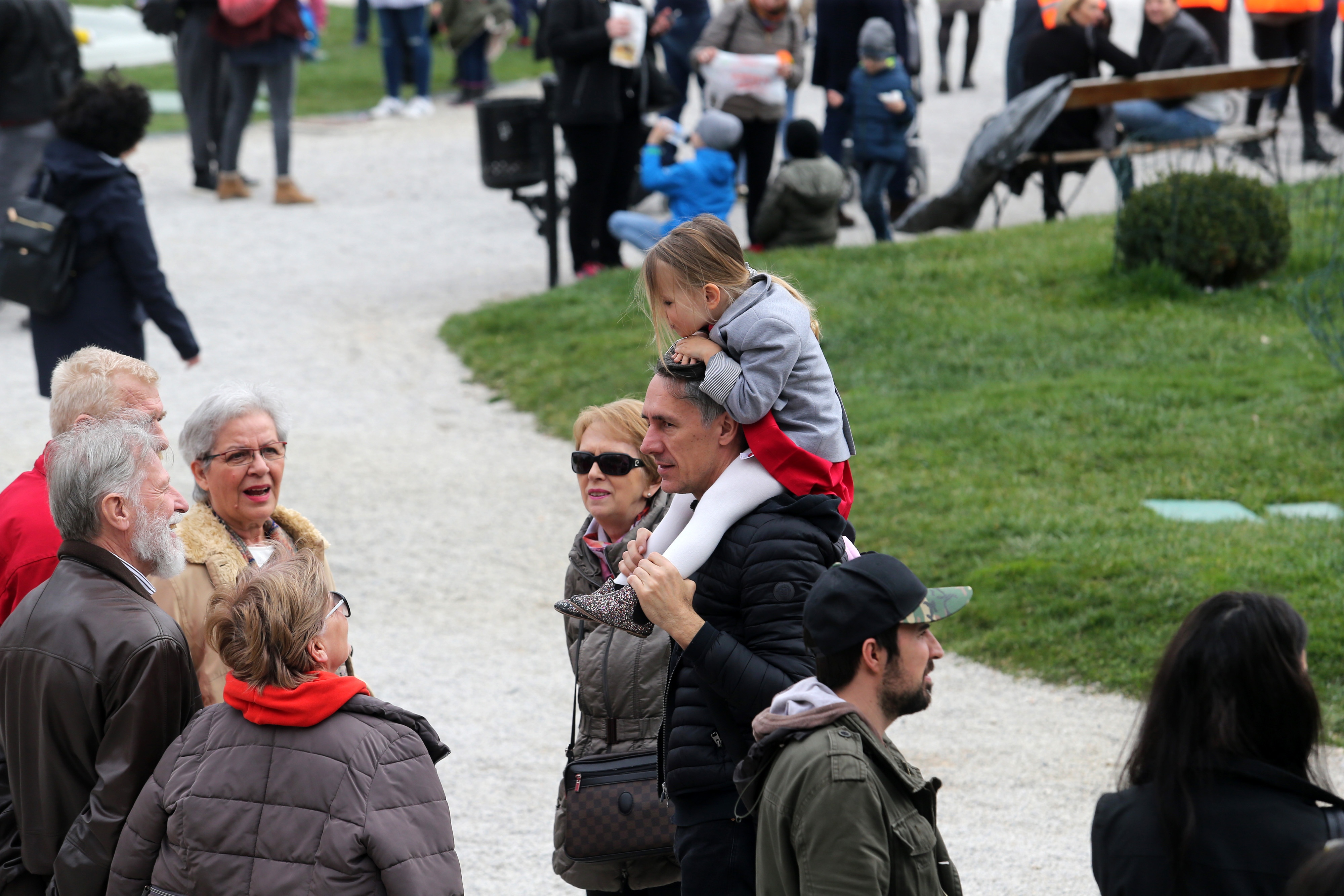 Prosvjed #spasime: Tomislavov trg u Zagrebu pun ljudi, došao i Plenković Prosvjed #spasime: Tomislavov trg u Zagrebu pun ljudi, došao i Plenković
