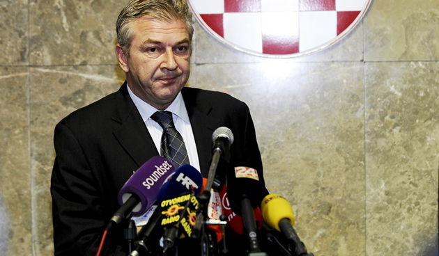 Zagreb, 211212.Press konferencija ministra unutrasnjih poslova Ranka Ostojica na kojoj je prezentirao nalaze unutarnje kontrole MUP-a. Kontrola je provjeravala navode Novog lista o pracenju drzavnog odvjetnika i osmero novinara.Foto: Srdjan Vrancic / CR