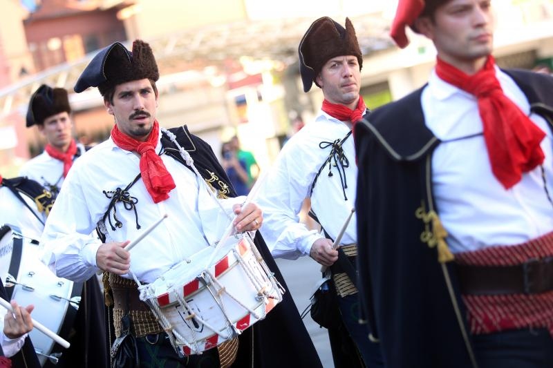 Zagreb: Počasna satnija Kravat pukovnije na Dolcu